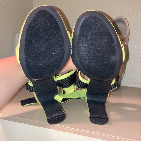 High heels - Picture 2 of 2